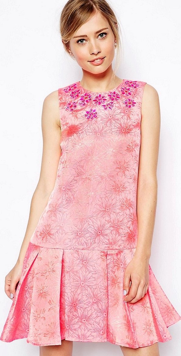 Розовое кружевное мини платье