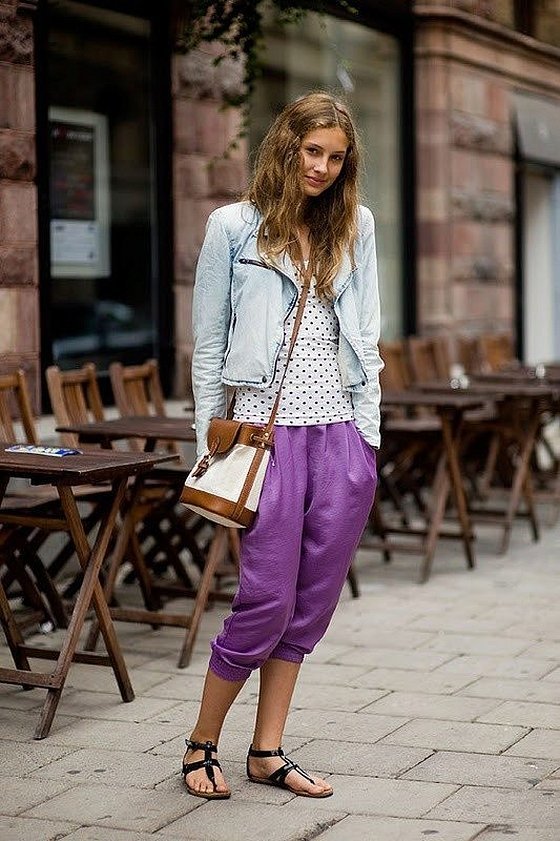 Фиолетовые штаны образ