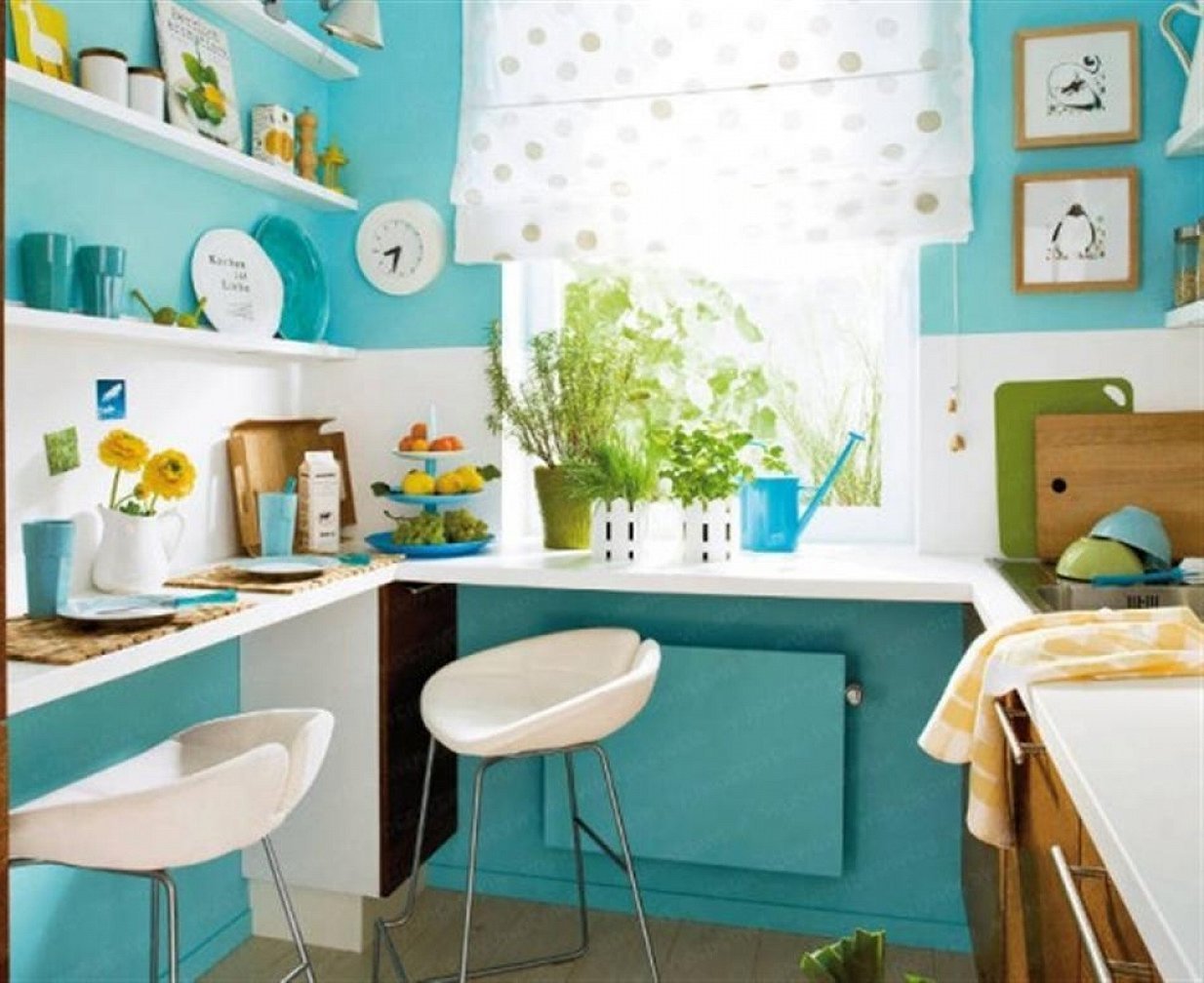 Бирюзовый цвет в интерьере маленькой кухни