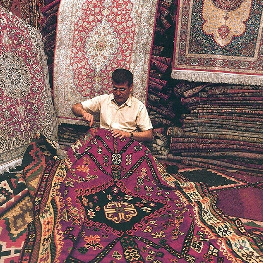 Марокканские ковры на базаре