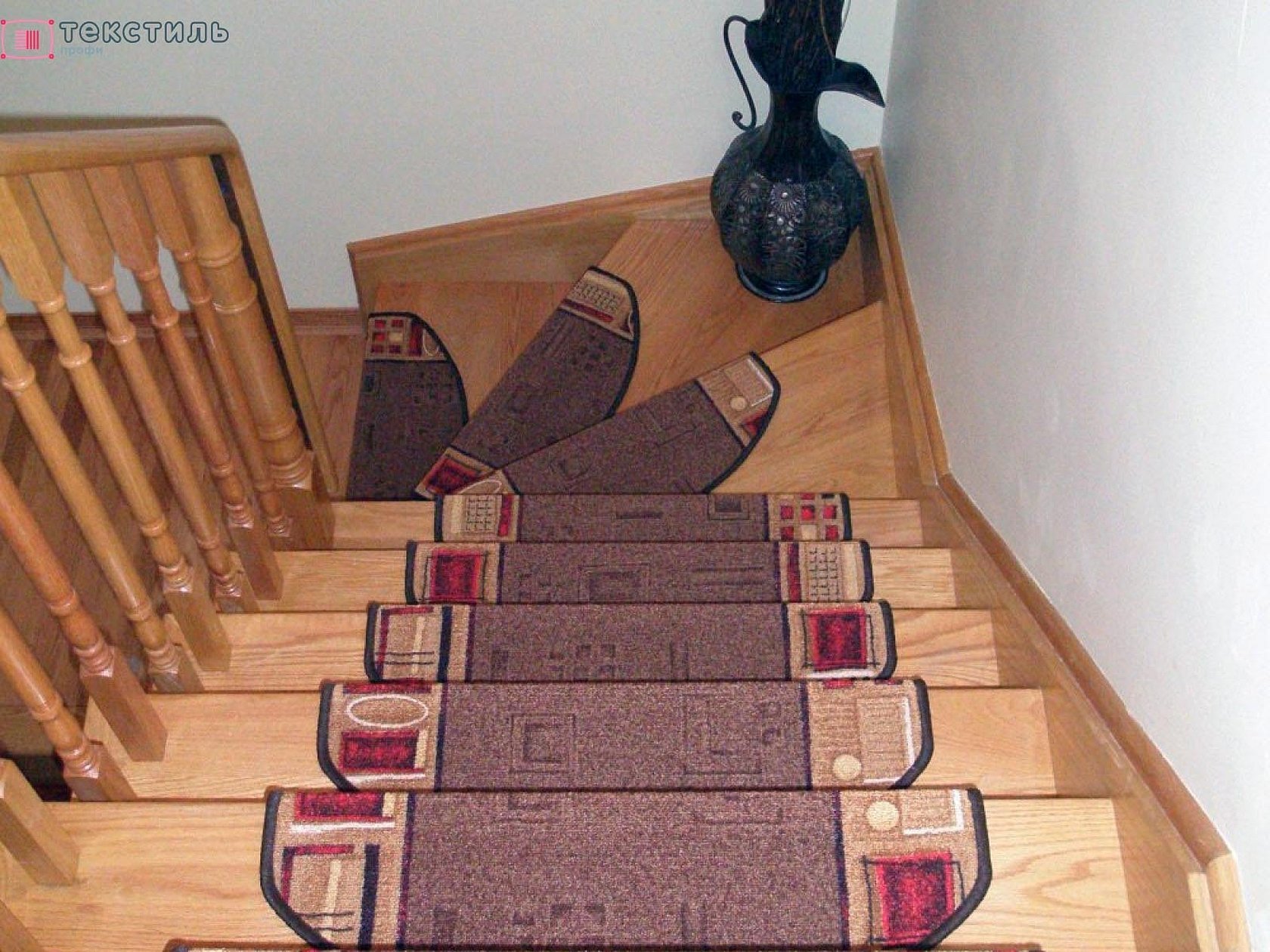 Ковер на ступеньки лестницы из ковролина