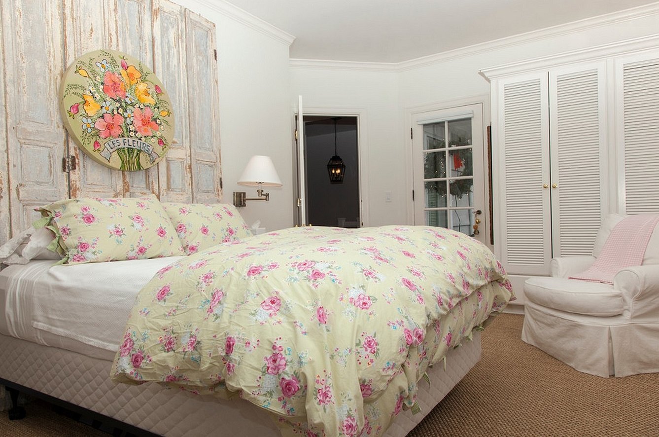 Спальня в стиле прованс с цветами