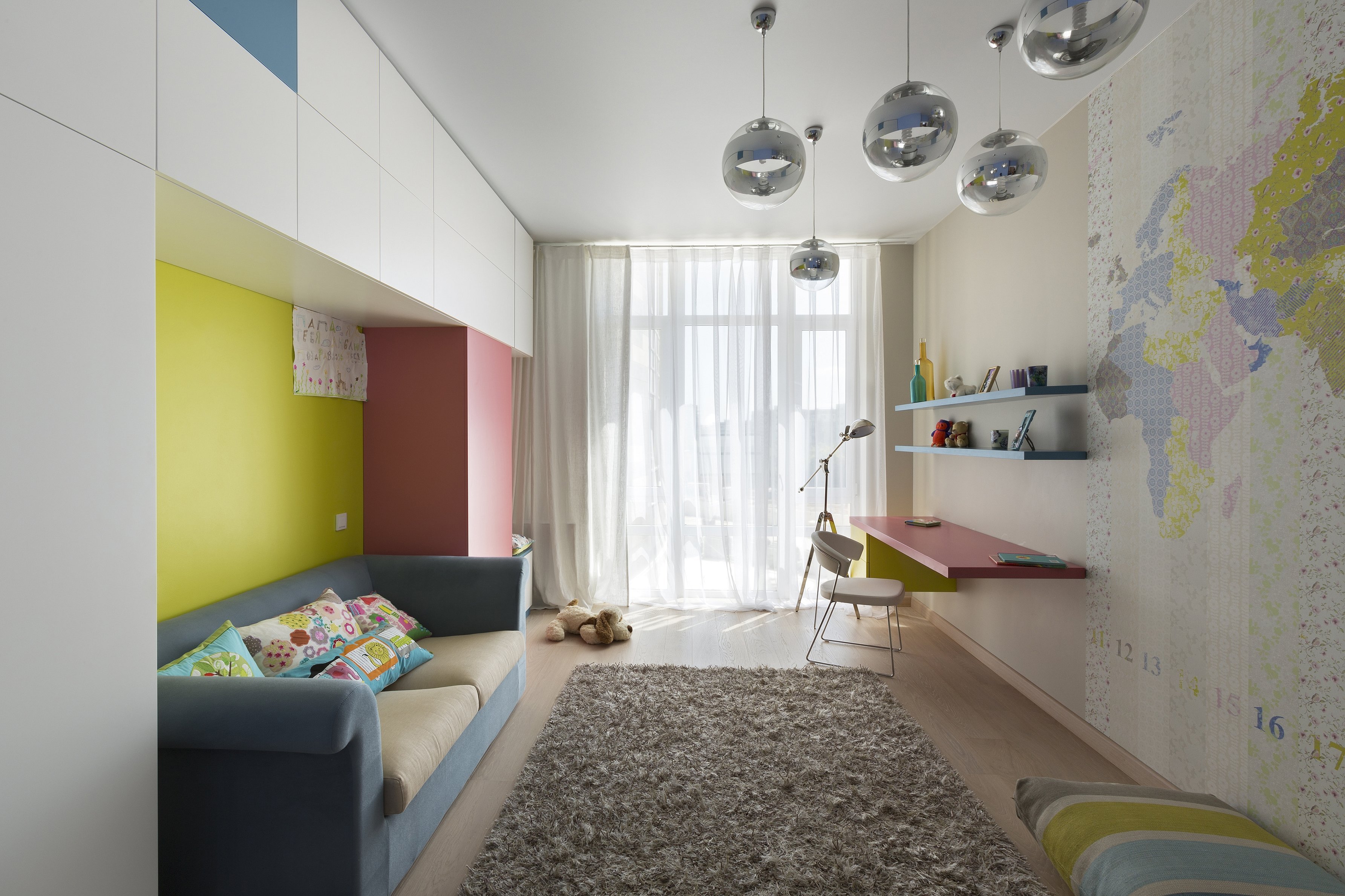 Дизайн длинной детской комнаты