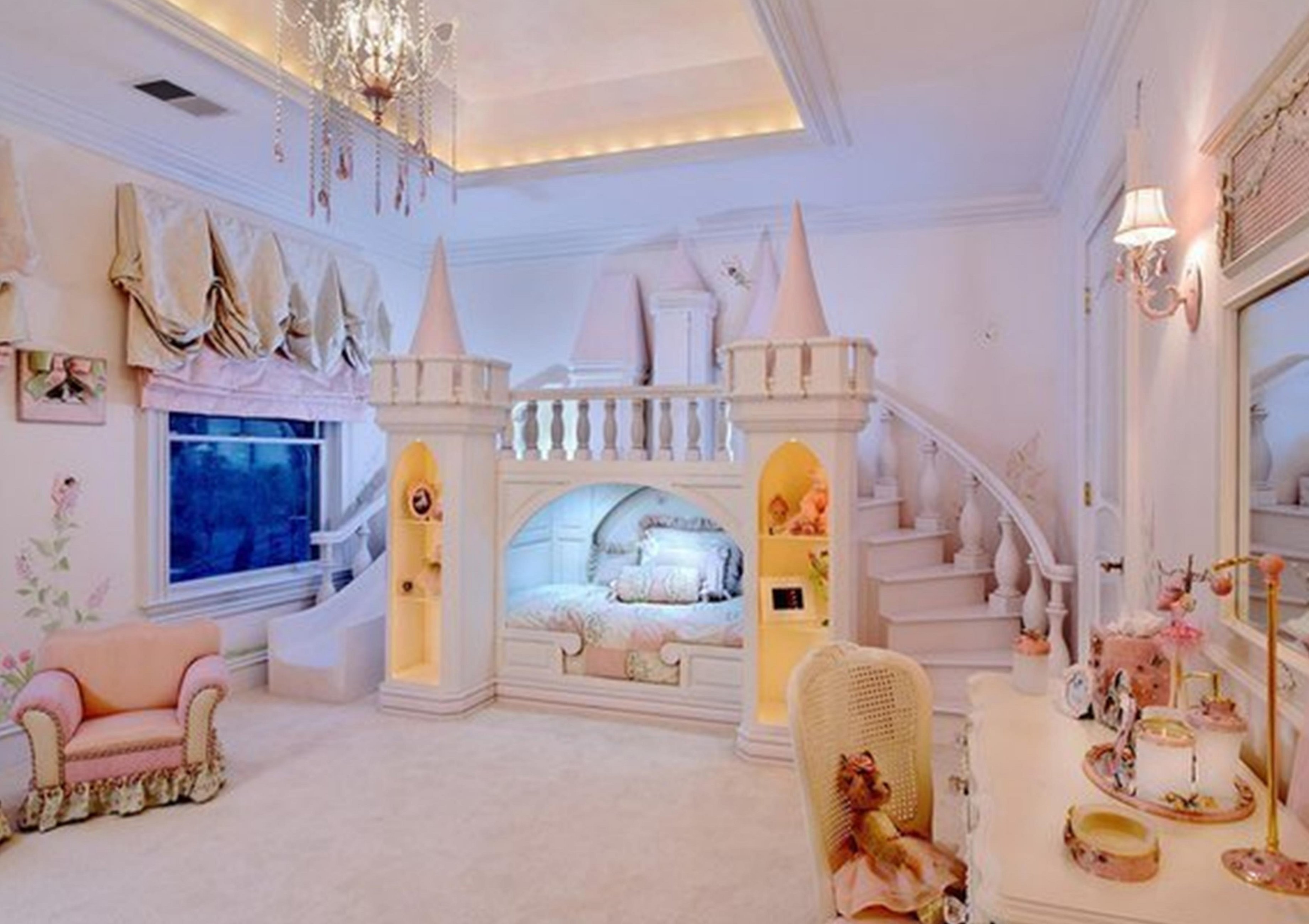 Кровать замок принцессы в классическом стиле