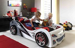 Кровати в виде автомобиля для детской комнаты: яркий элемент интерьера