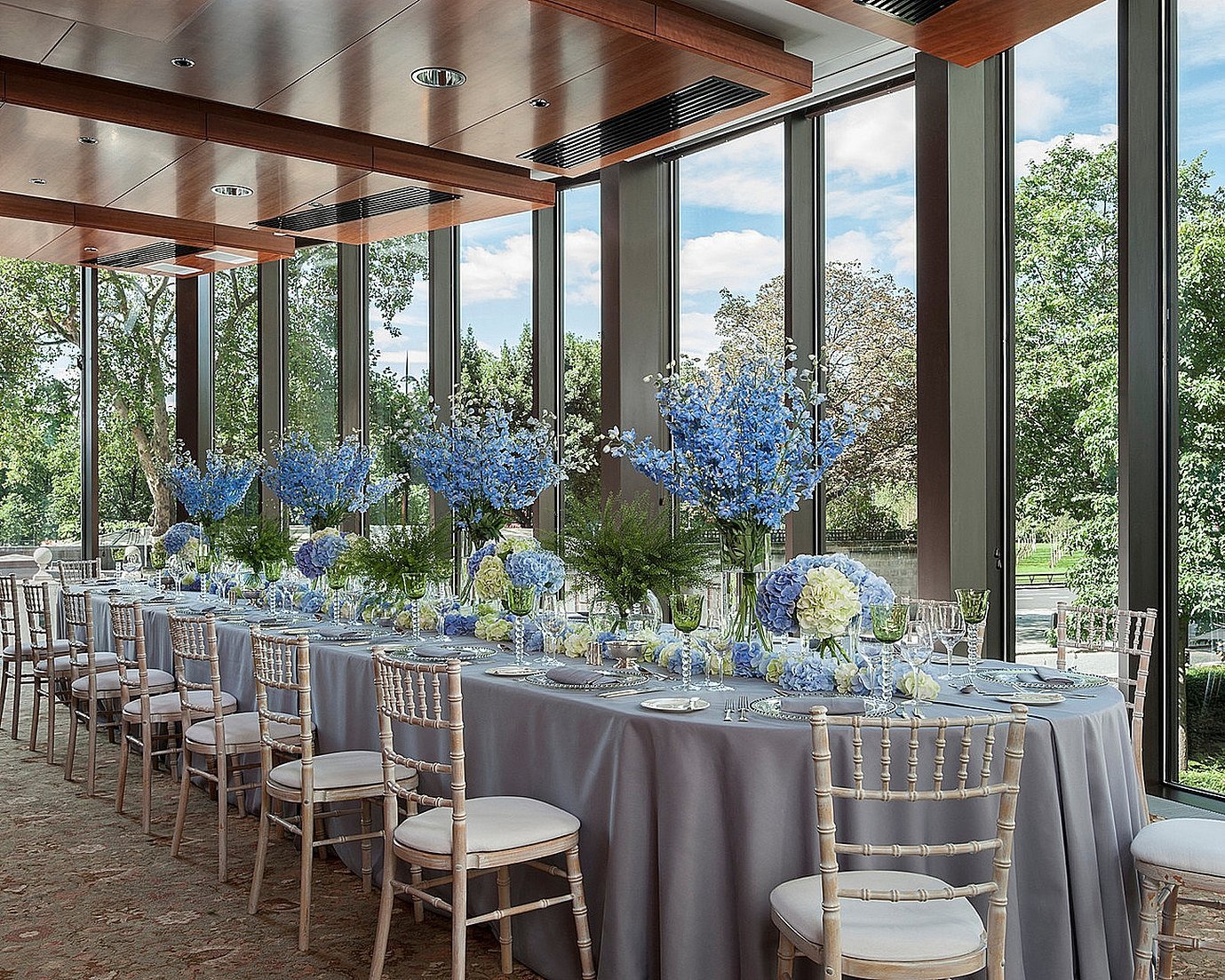 Декор свадебного стола пыльно голубой