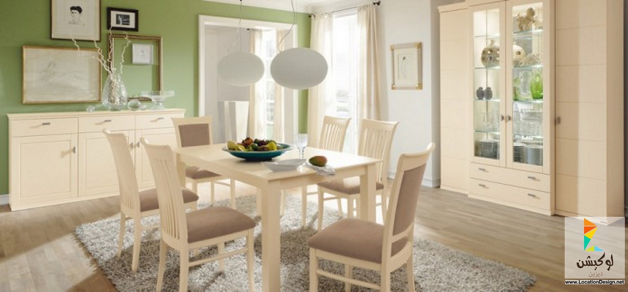 Светлые кухонные столы. Обеденный стол в гостиную. Светлый стол на кухню. Стол в кухню гостиную. Бежевые стулья для кухни в интерьере.