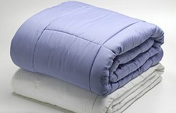 Одеяло из холлофайбера: достоинства и недостатки, советы по уходу