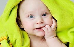 Плед для новорожденных: необходимые характеристики материалов, советы по выбору