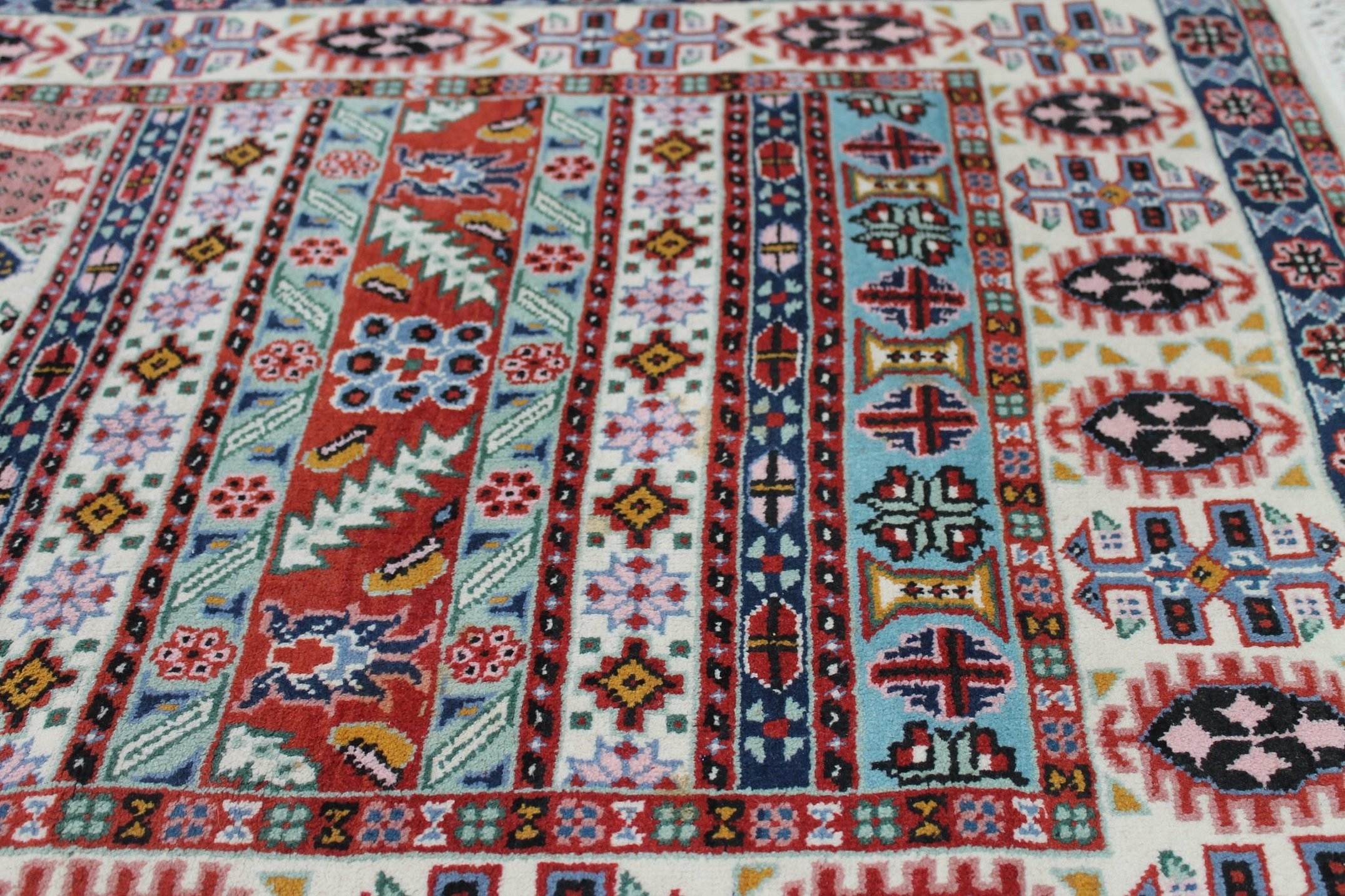 Национальная армянская ткань орнамент