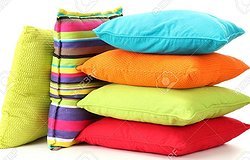 Декоративные подушки на диван: современные тренды, советы по выбору