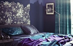 Фиолетовый цвет спальни: покрывало - главный акцент пространства