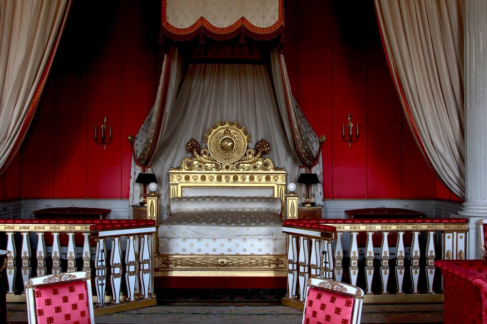 Замок амбуаз королевская спальня