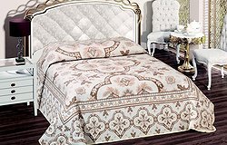 Гобеленовый текстиль для вашего дома: покрывала на кровать, диван