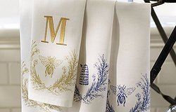 Красивые полотенца с символикой, именем или надписями