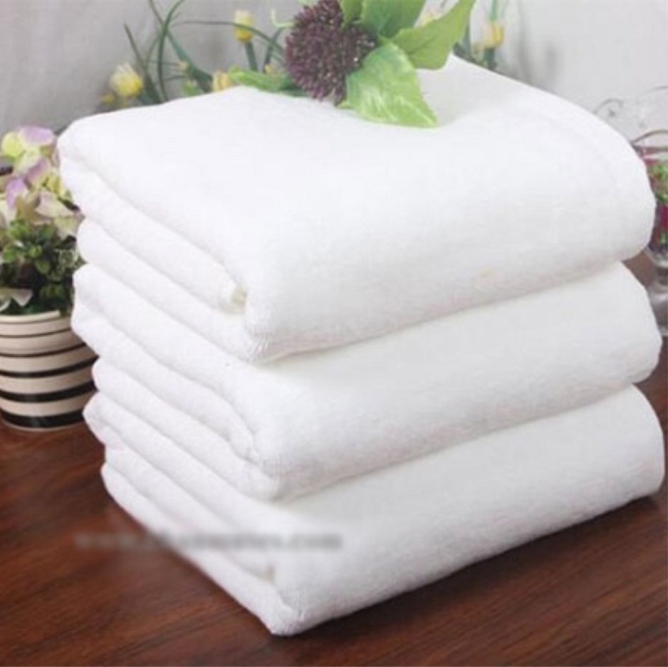 Махровые полотенца для ванной комнаты белые
