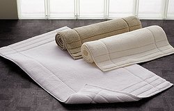 Полотенце для ног: удобный ли это аксессуар для ванной комнаты?