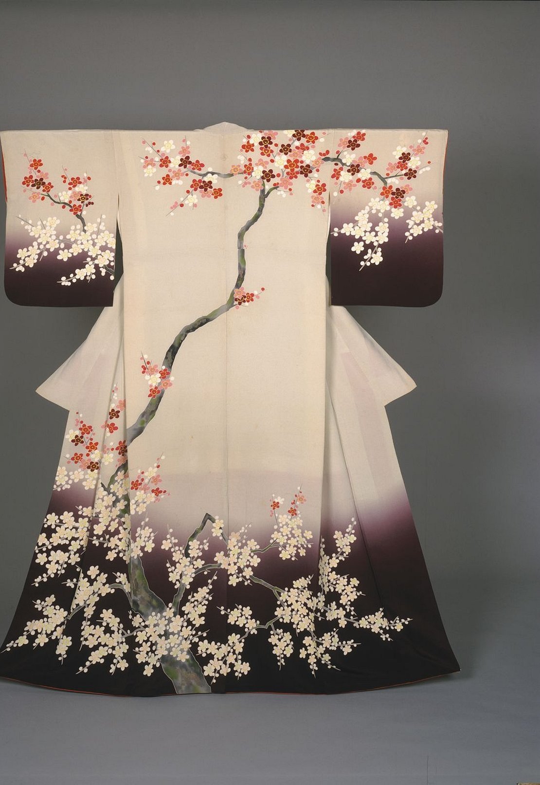 Узорное японское кимоно