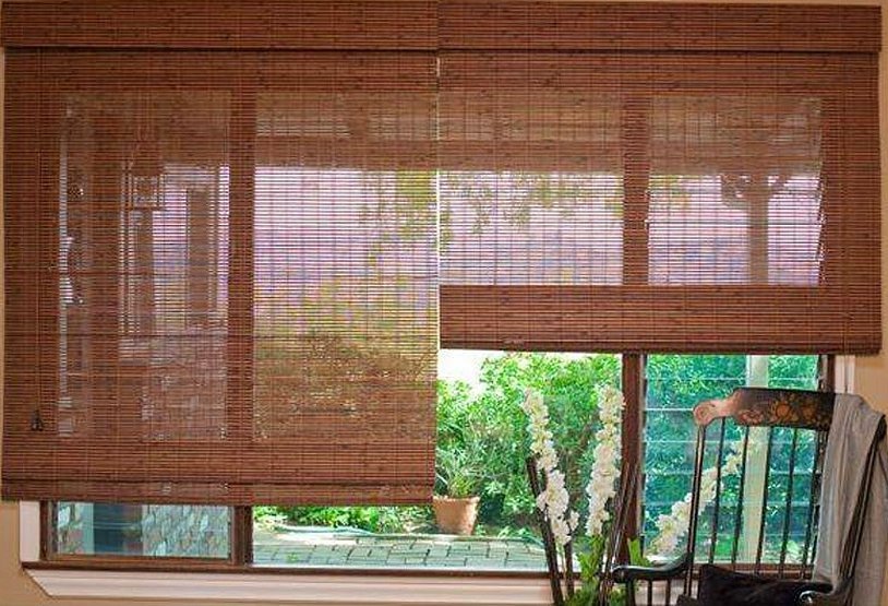 Бамбуковые рулонные шторы на лоджии