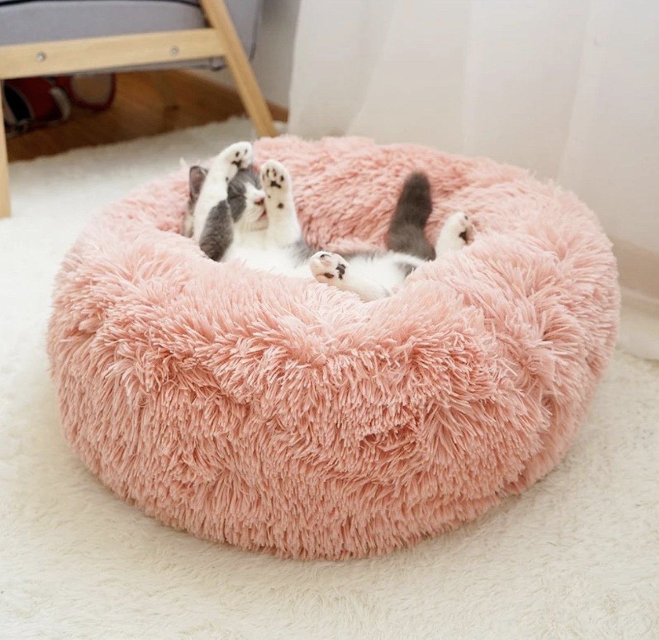 Пушистая круглая кровать для кошки