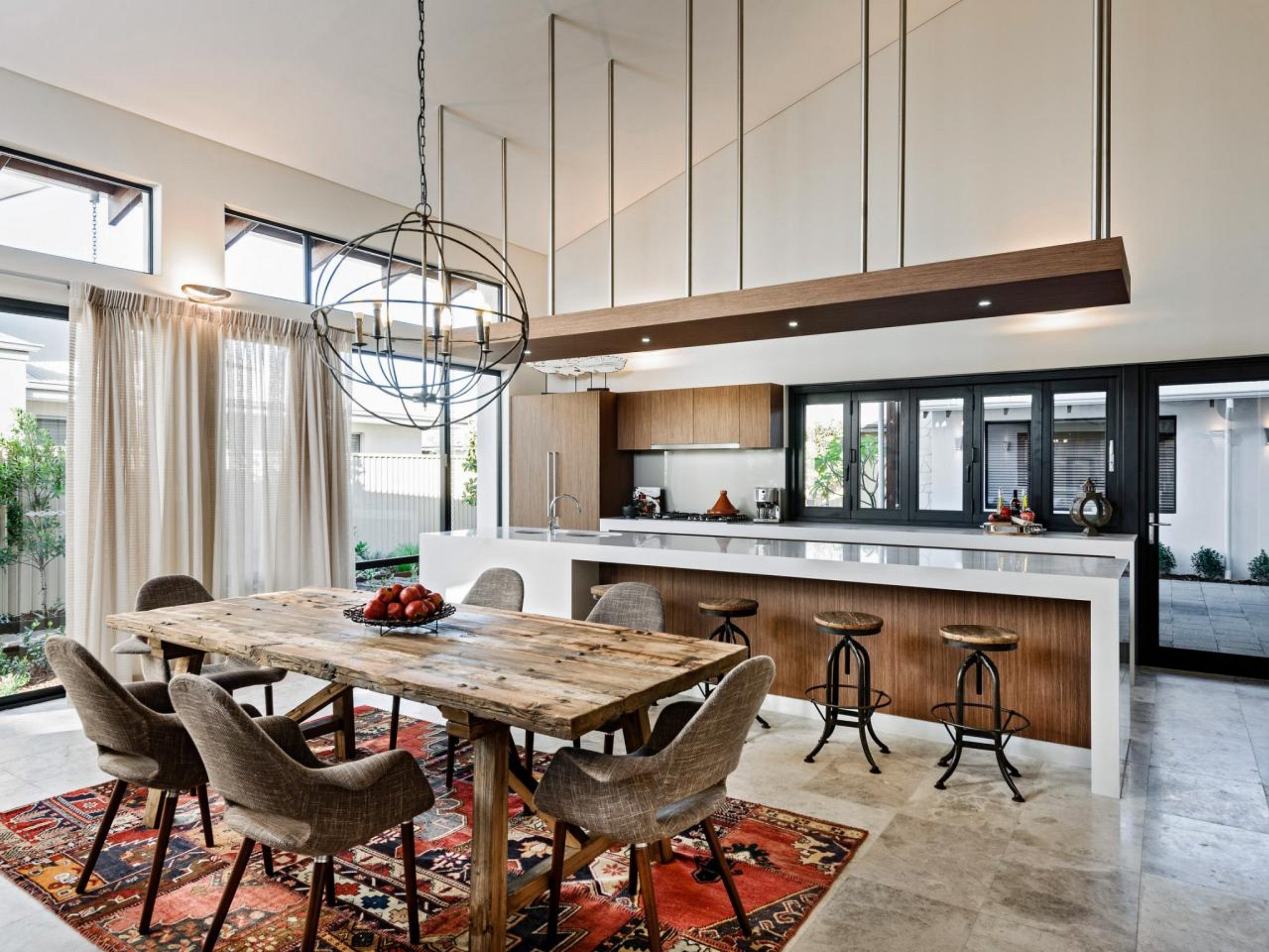 Living room kitchen. Кухня в стиле Контемпорари лофт. Гостиная кухня в стиле Контемпорари лофт. Кухня гостиная с большим столом. Кухня гостиная с высокими потолками.