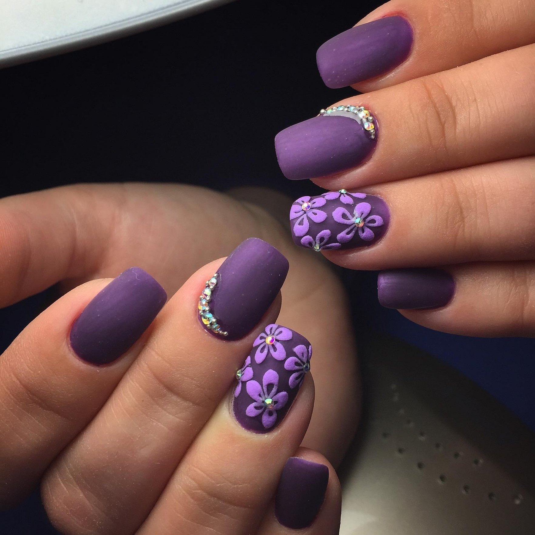 Дизайн ногтей с фиолетовым