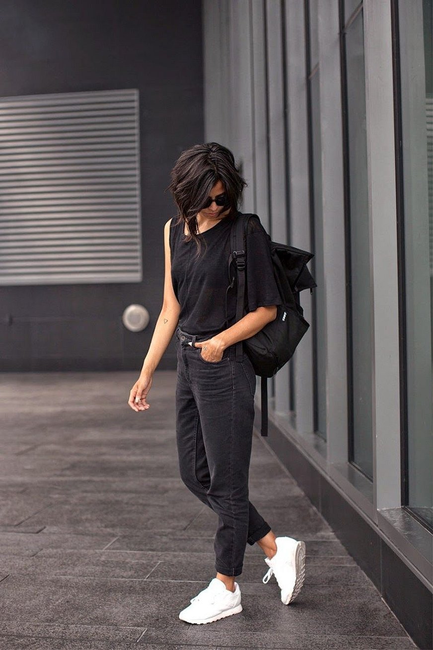 Черные штаны с кроссовками. Reebok Classic Black look. Reebok Classic outfit. Reebok outfit. Reebok Classic outfit Oversize.