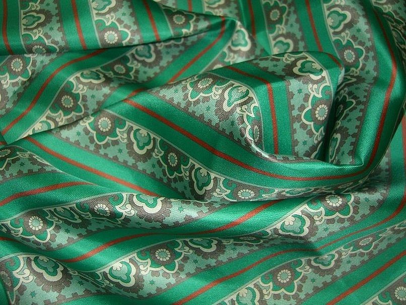Платок шёлковый натуральный зелёный
