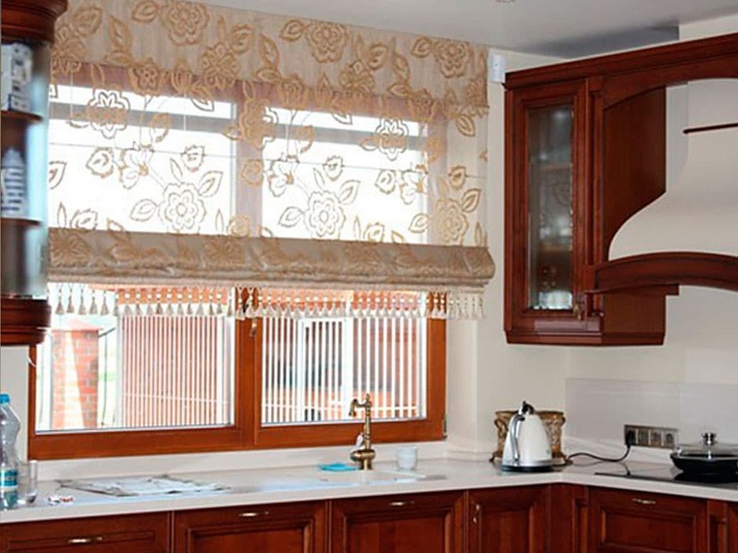 Красивые римские шторы на кухню