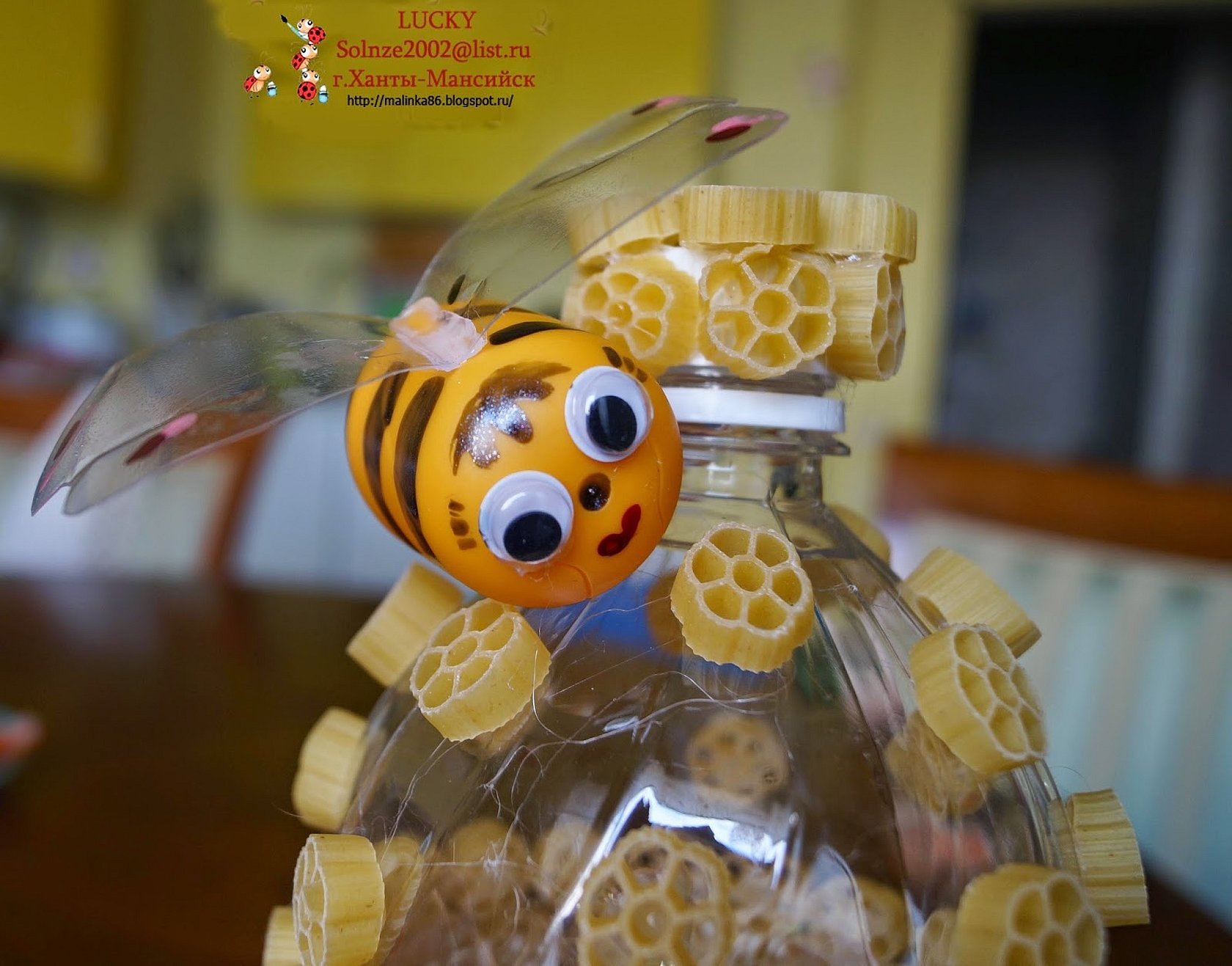 Пчелки из пластиковых бутылок