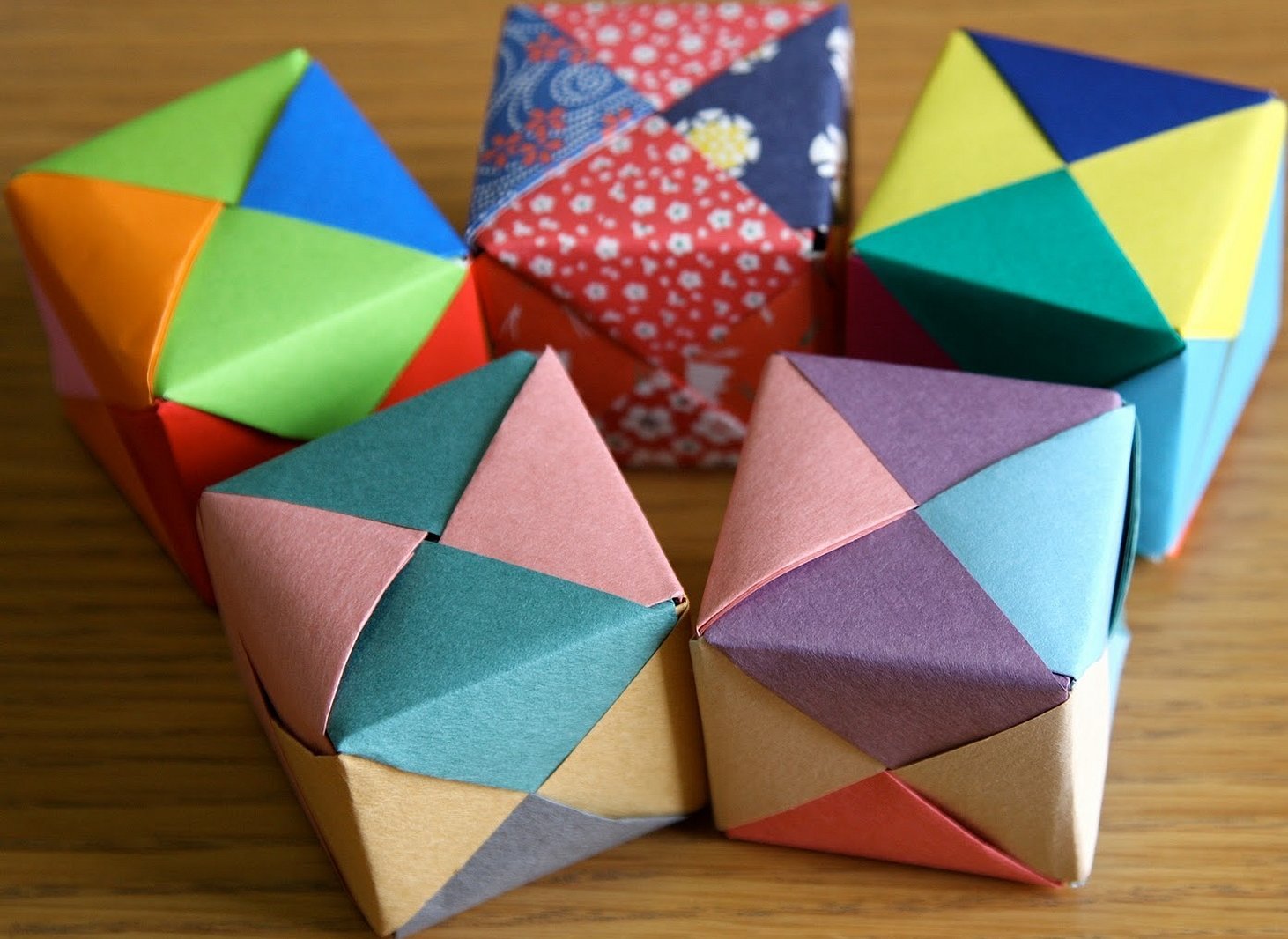 Кубик из бумаги своими руками разноцветный