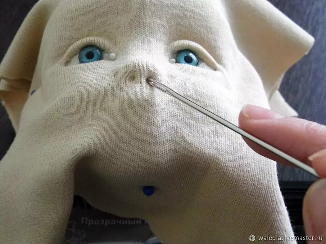 Обтяжка лица трикотажем текстильной куклы