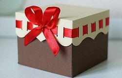 Как сделать праздничную коробку для подарка своими руками?