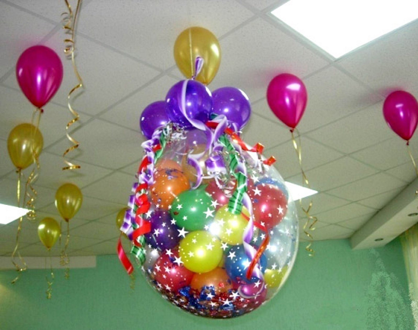 Шар сюрприз с воздушными шарами