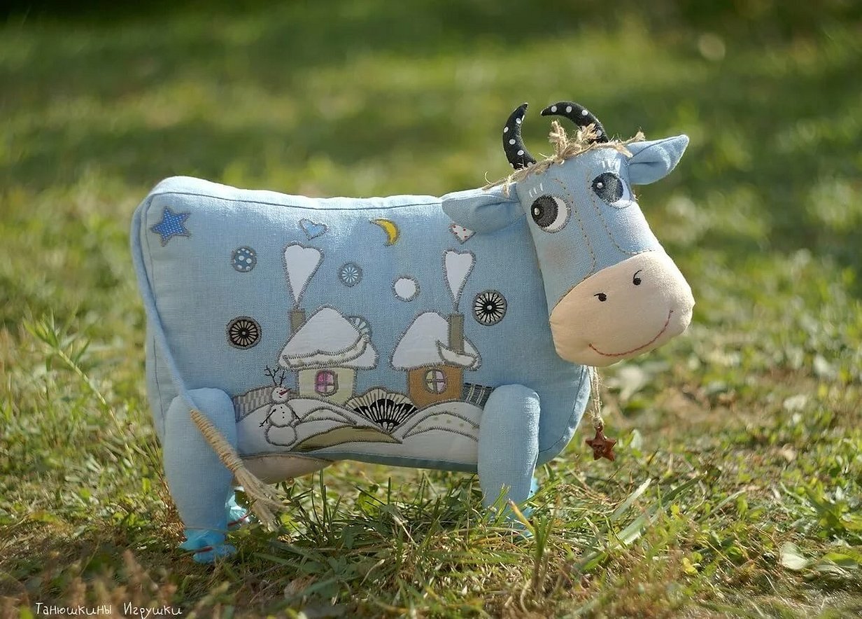 Корова игрушка из текстиля