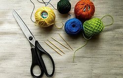 Мышка своими руками из ниток: как сделать игрушку самостоятельно из клея и пряжи