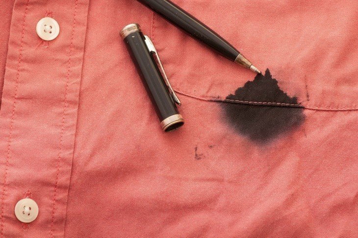 Как отстирать ручку с цветной ткани