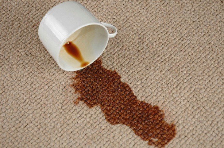 Пятно от кофе на ковре