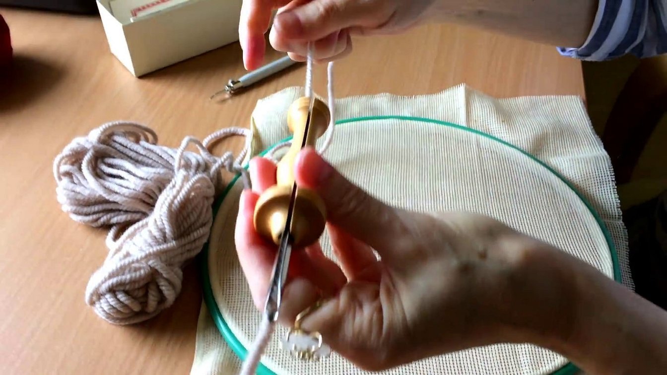 Вышивание иглой для ковровой техники