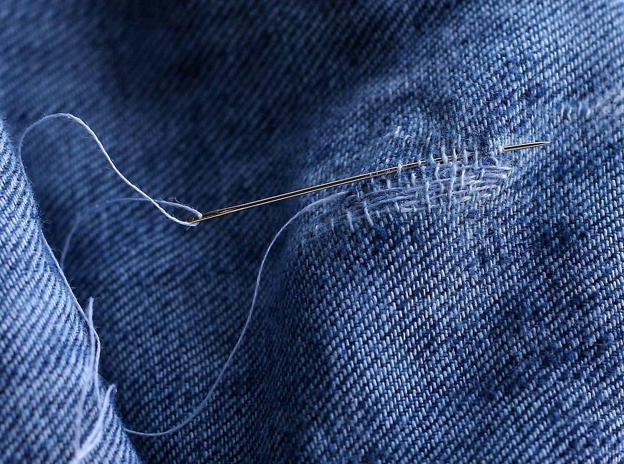 как зашить дырку на жопе на джинсах фото 10