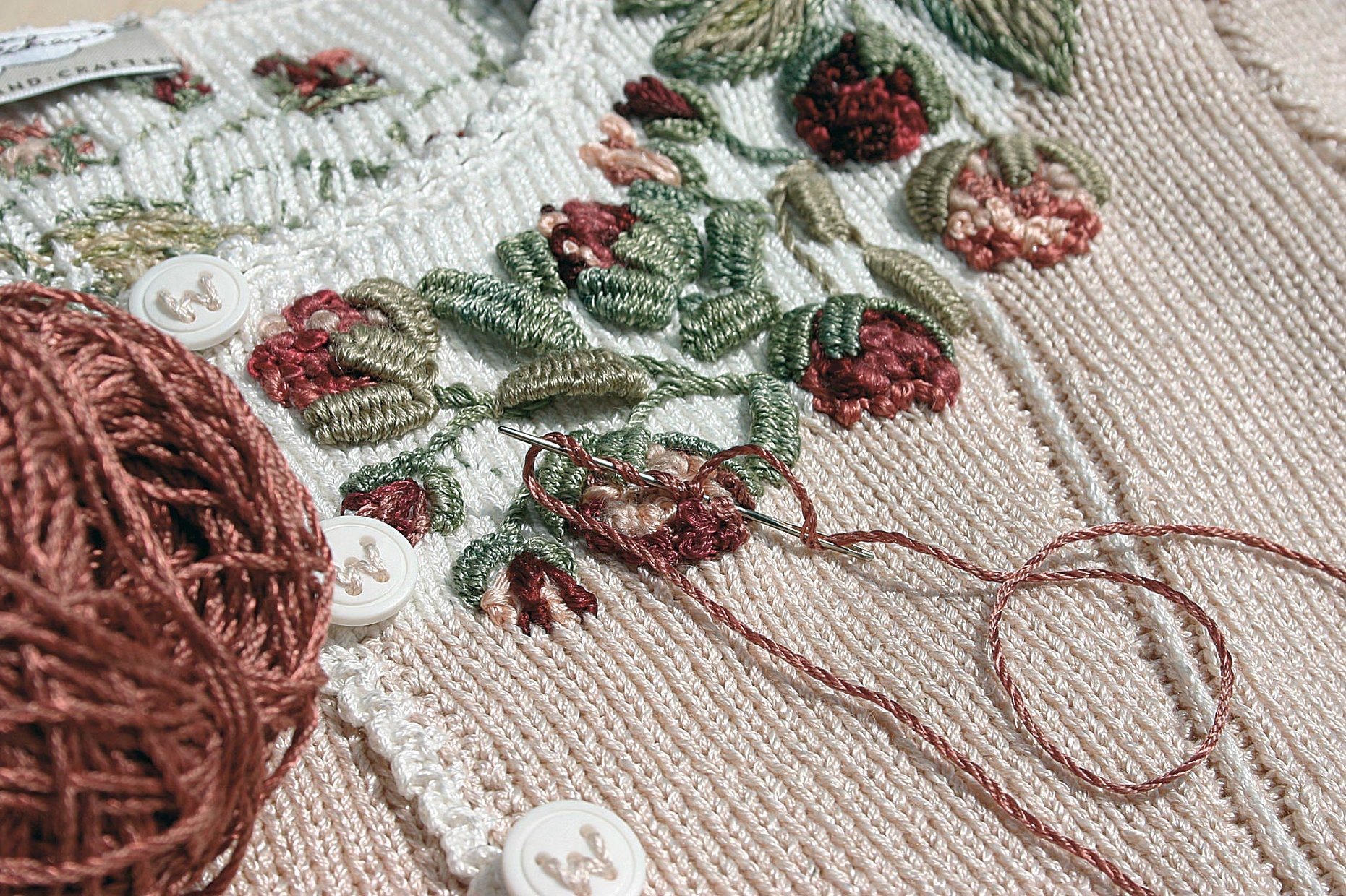 Вышивка по вязаному полотну рококо