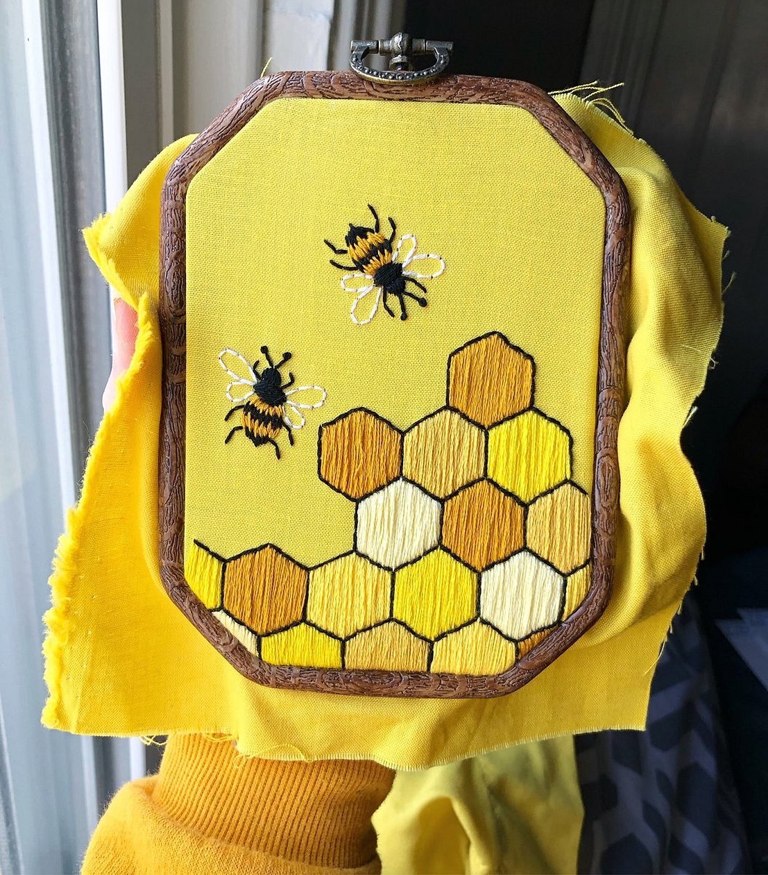 Вышивка соты мед пчелы