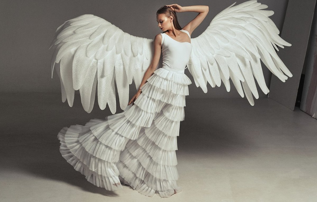 Ангел большие крылья