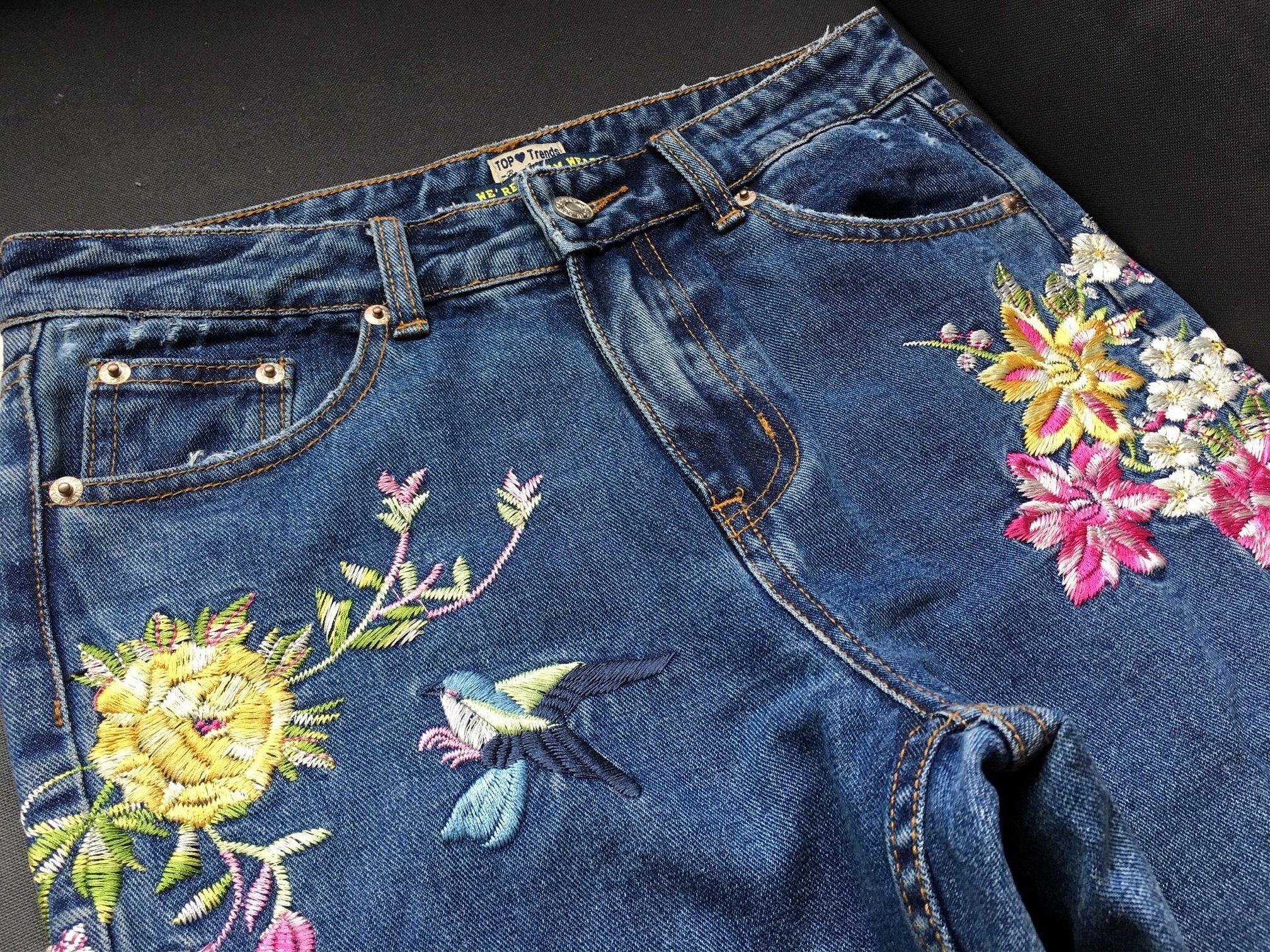 Цветы на одежде вышивка на джинсе