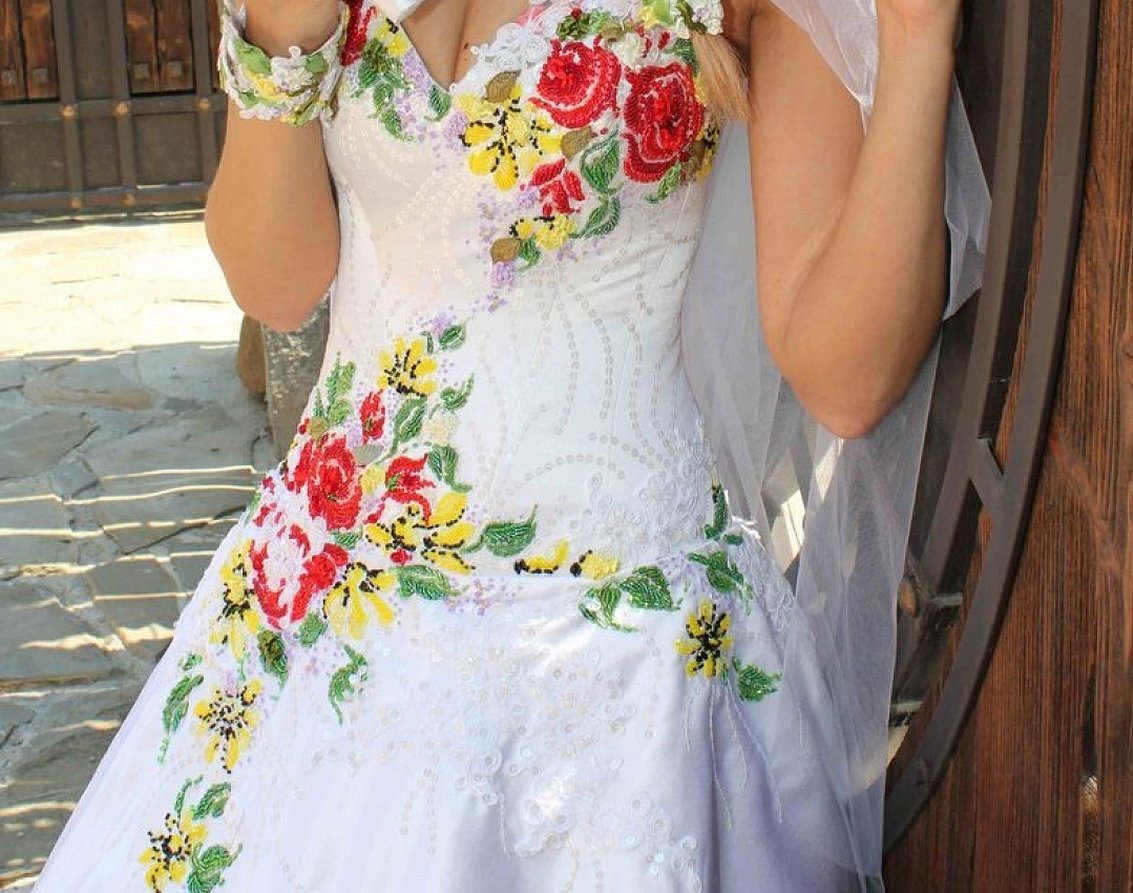 Свадебные вышитые платья цветочные