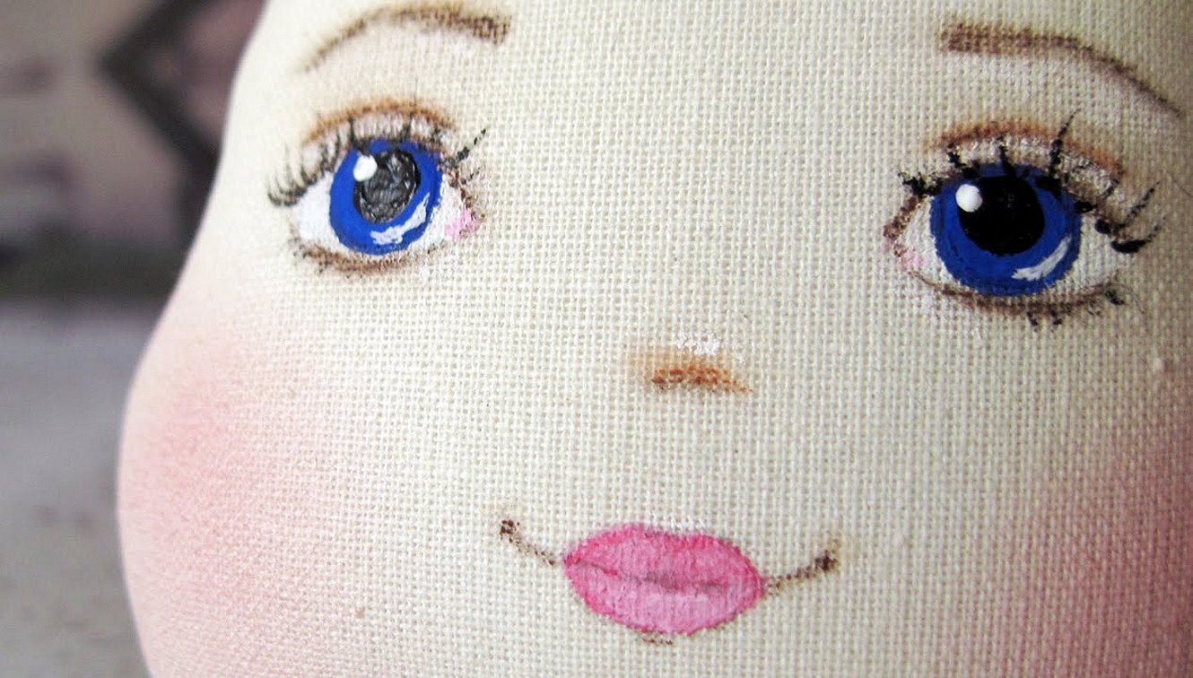 Вышитые глазки текстильной кукле