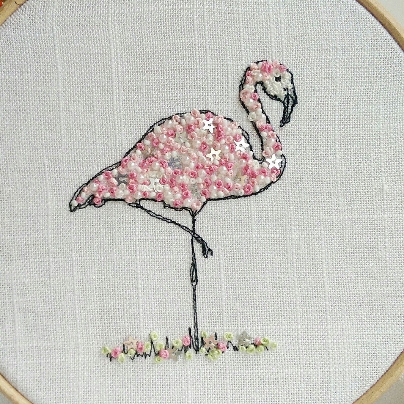 Вышивка французский узелок фламинго