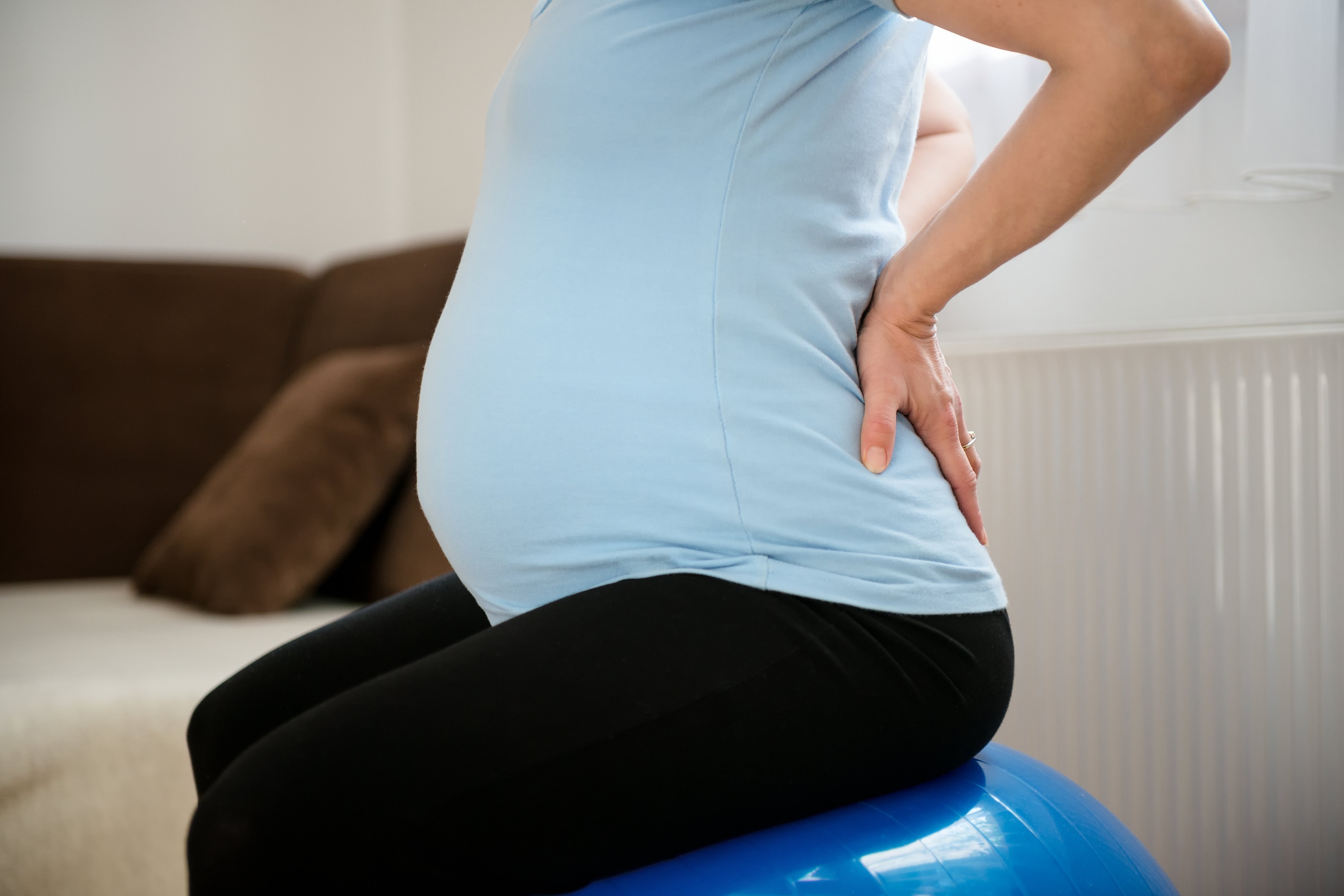 Болит поясница беременность 39. Беременных женщин. Боли в животе у беременных. Боль в пояснице у беременной.