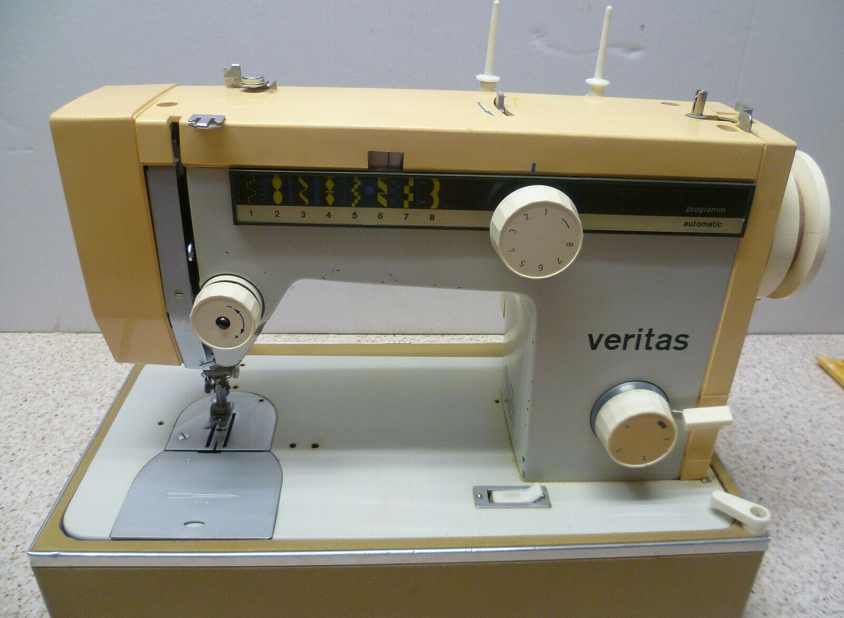 Veritas est. Швейная машина Веритас 8024\32. Веритас швейная машина 8014/43. Швейная машинка Веритас veritas. Швейная машинка veritas 8014.