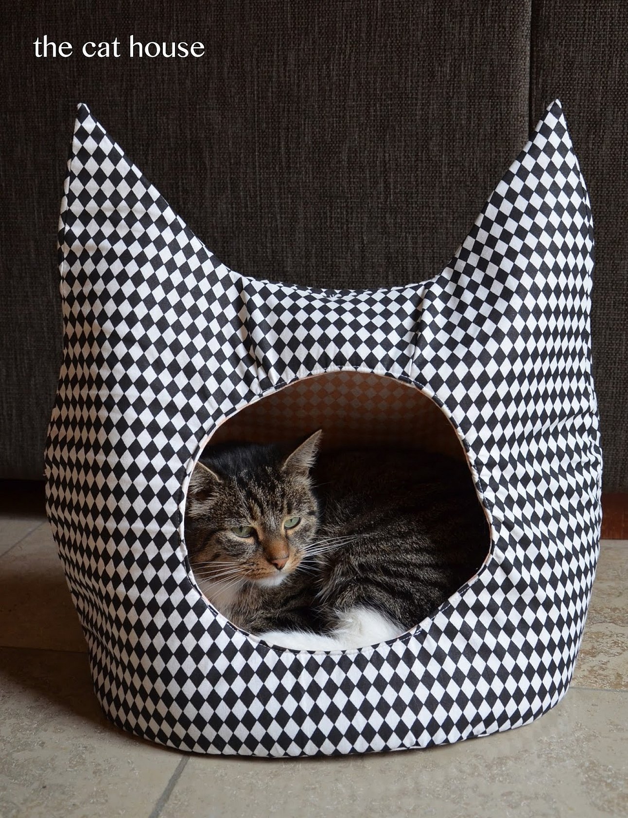 Домик для кошки из ткани